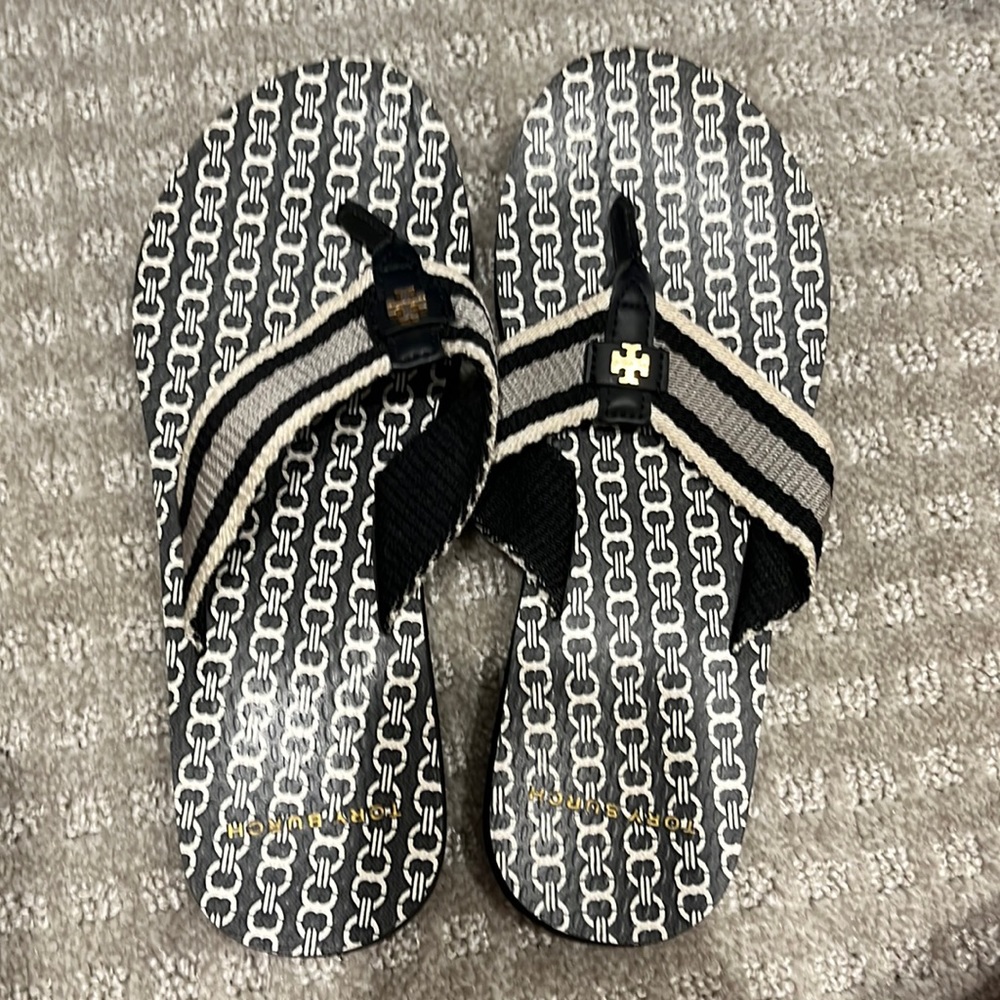 size 5 tory burch flip flops
